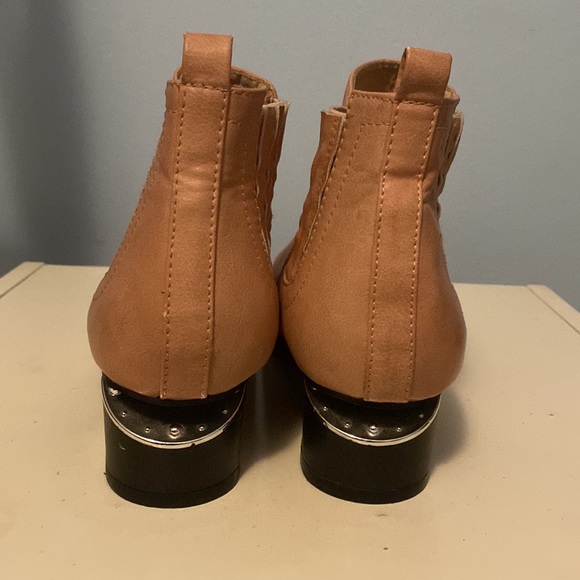 ⭐️HOST PICK⭐️ Rebel women’s boot heels size 9 - Picture 3 of 6